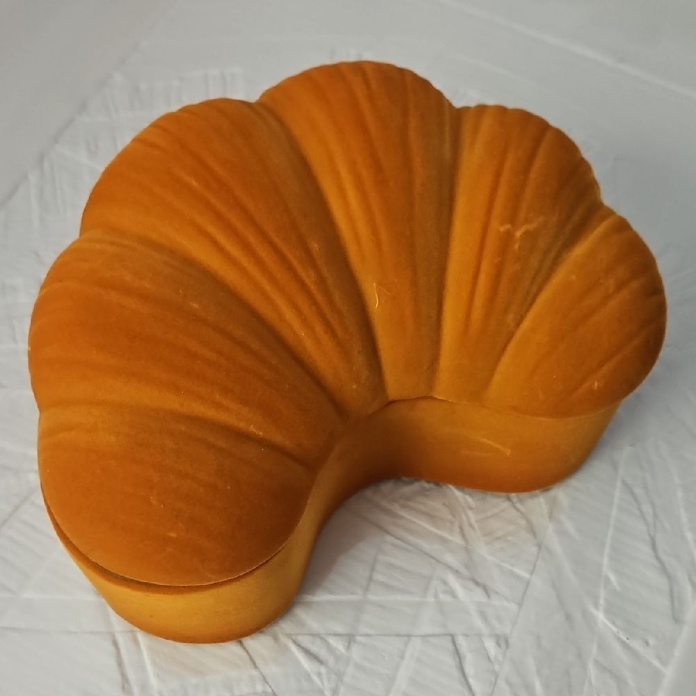 2** Croissant-Shell-Shaped Decorative Catch-All Storage - Picture 2 of 12